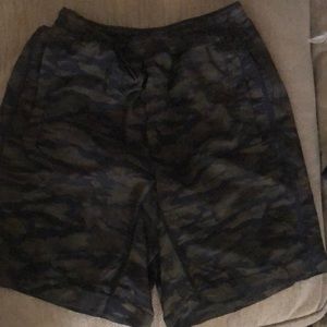 Men/boys Lululemon Green camo shorts, size M